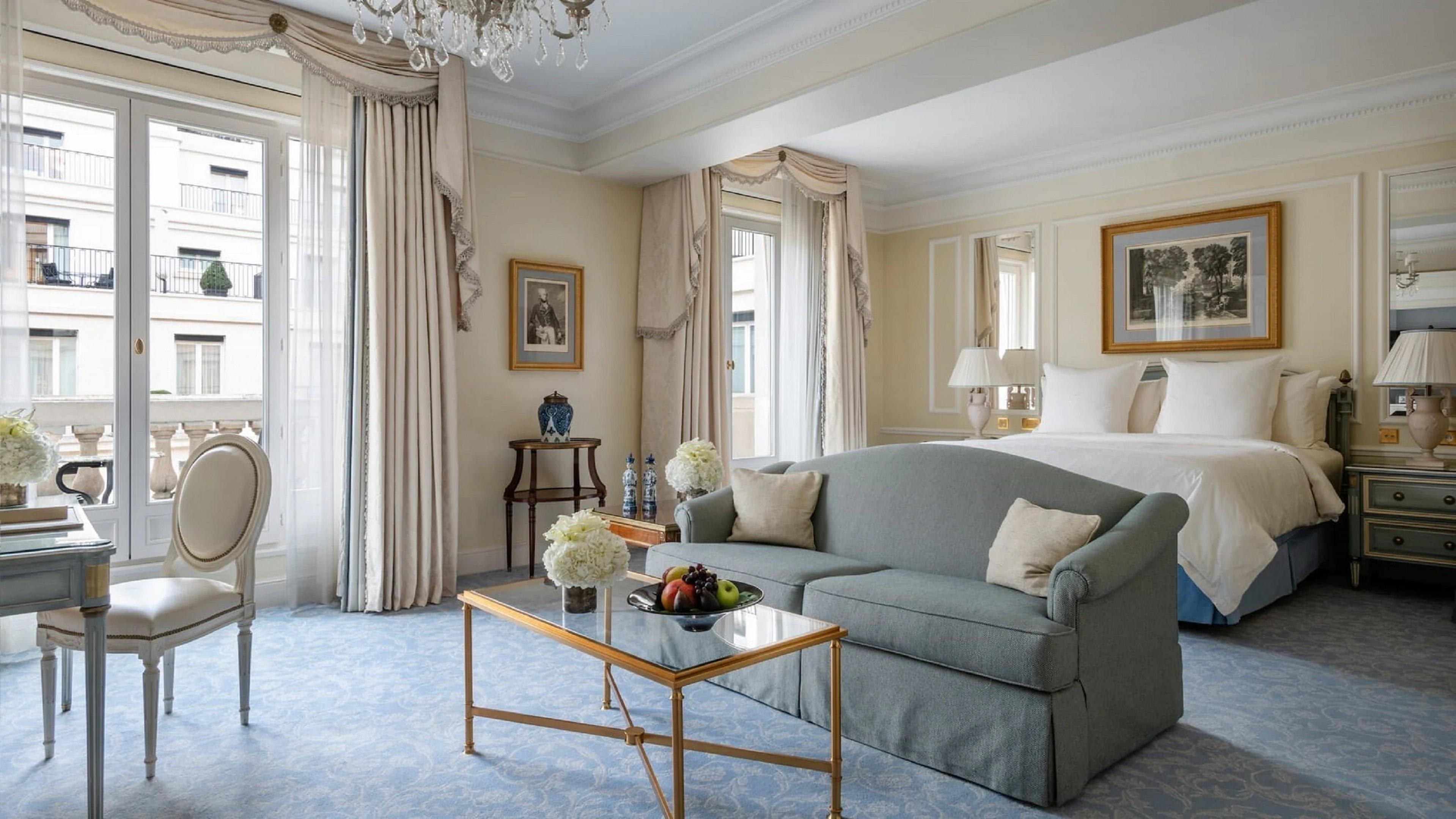 Four Seasons George V 5* Paris