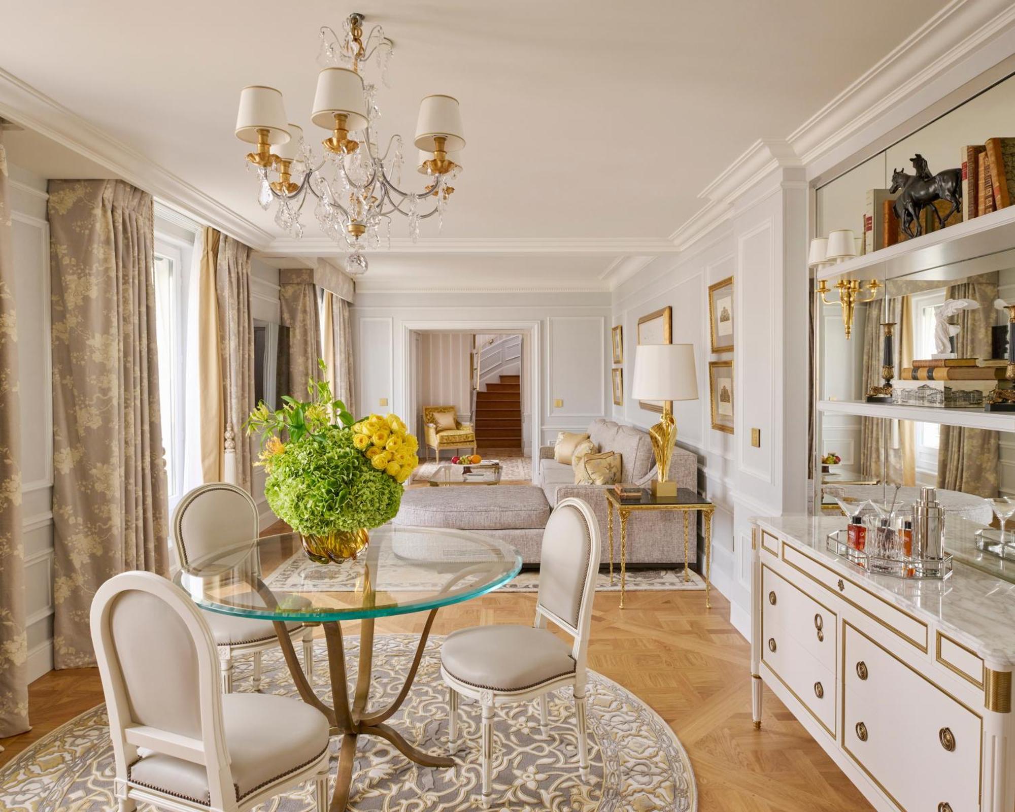 Four Seasons George V 5*